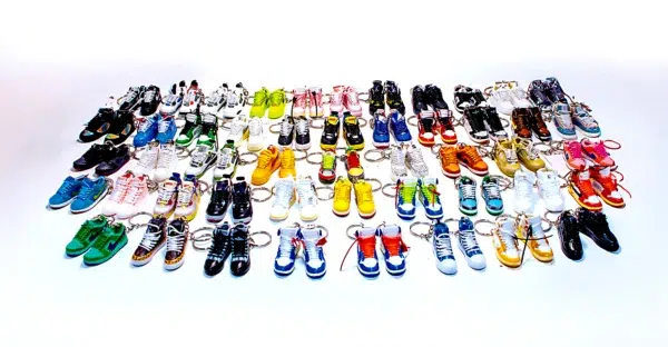 PM-002 - Shoe Keychain 100-Pack (50 Pairs) – Premium Sneaker Mix