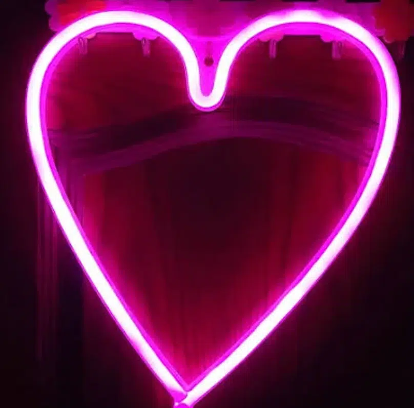 SNL-010 – Small Neon Hanging Light – Heart Sign Pink
