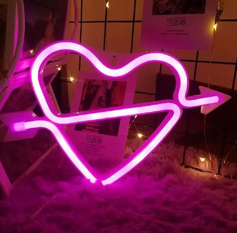 SNL-017P – Small Neon Hanging Light – Heart & Arrow Pink